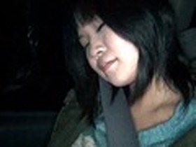 帰りのロケバスでぐったり疲れたモデルにイタヅラしてるところを隠し撮り　サンプル画像03